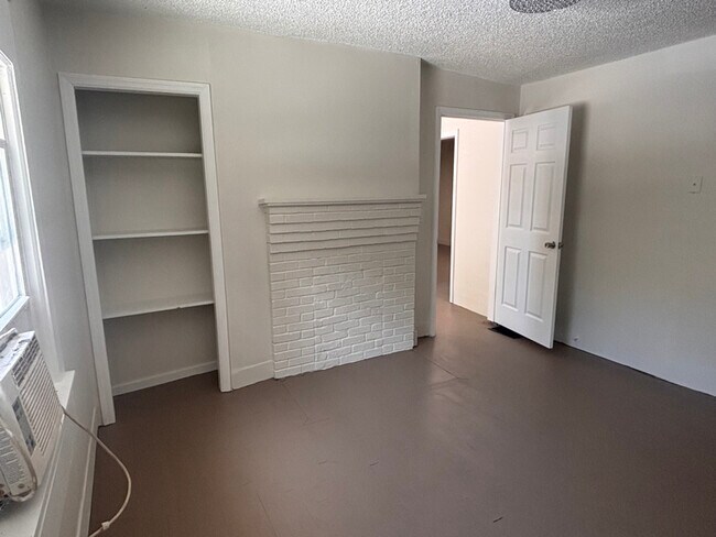 Photo - 110 Davis St N