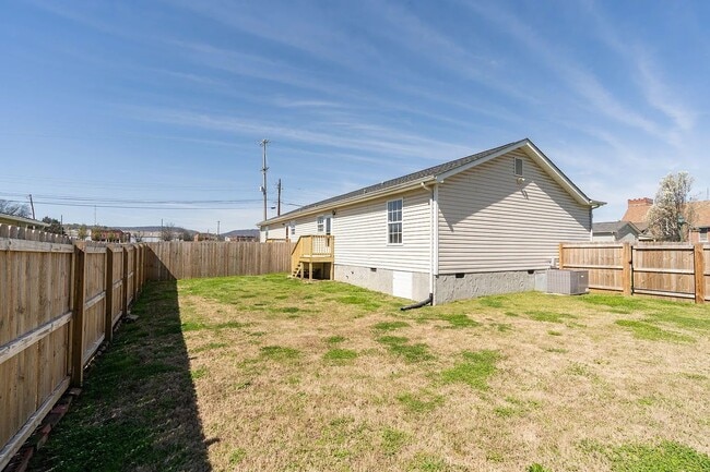 121 W 26th St