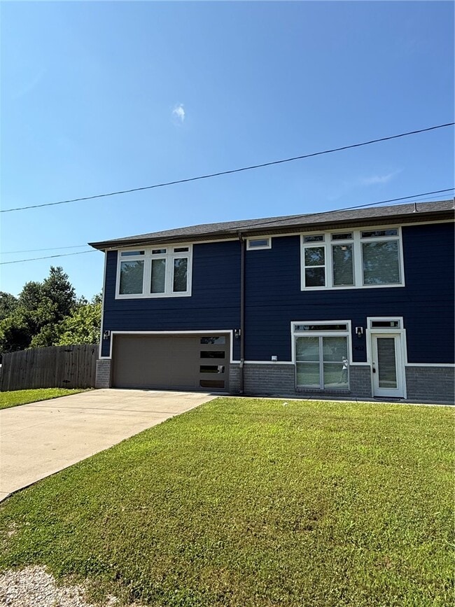 Photo - 402 E Hemlock St