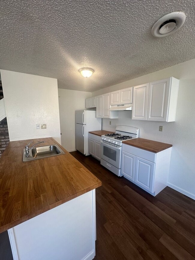 Photo - Zanetta Dr. (3057) Unit B