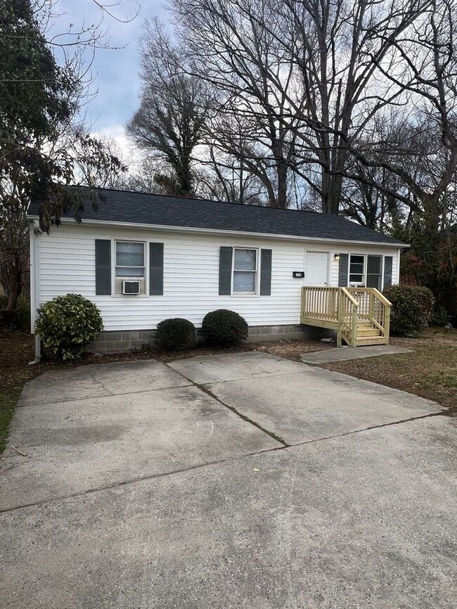 Photo - 1116 Martin St