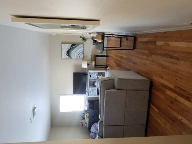 Photo - 1325 Crestmore Pl