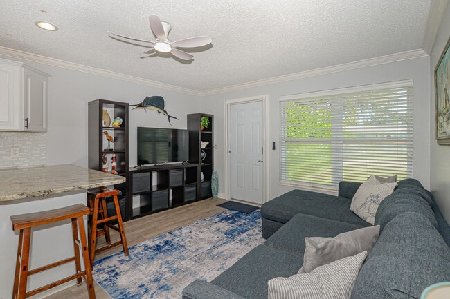Photo - 110 SW Hideaway Pl