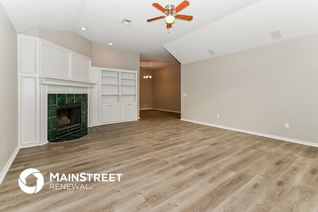 Photo - 11613 Wallace Ave