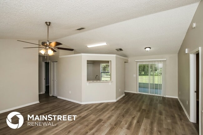 Photo - 410 La Coco St SW