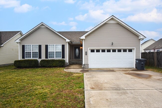 Pet Friendly Three Bedroom! - Pet Friendly Three Bedroom! House