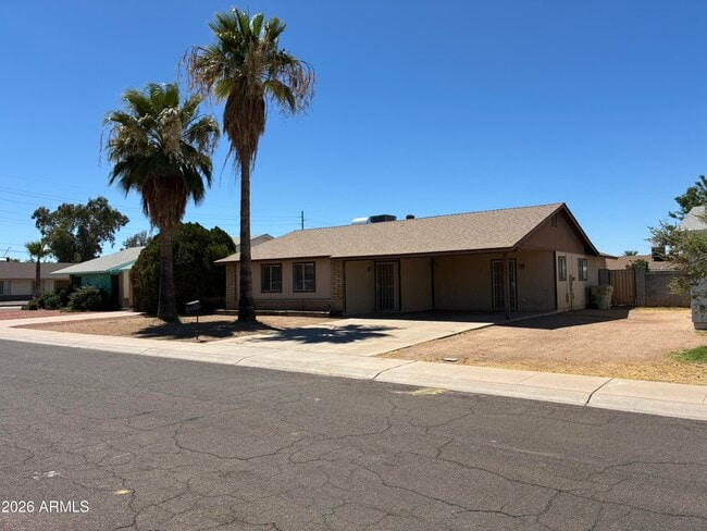 5915 W Tierra Buena Ln