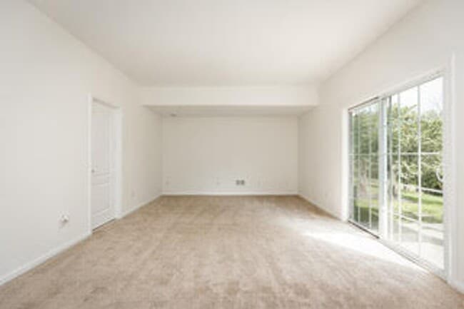 Photo - Spacious, Large, Luxury 3 Bedroom Townhous...