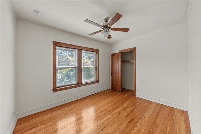 Photo - 3 bedroom in Chicago IL 60613 Unit 3