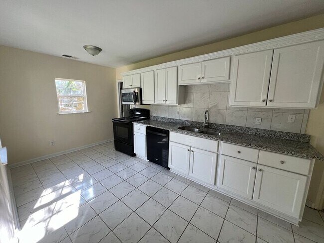 Photo - 530 Selma Rd