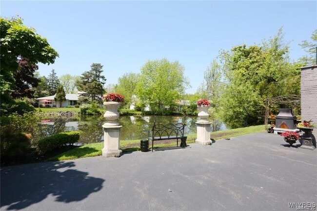 Photo - 72 N Long St