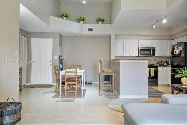 Photo - 6851 SW 44th St Unidad 304