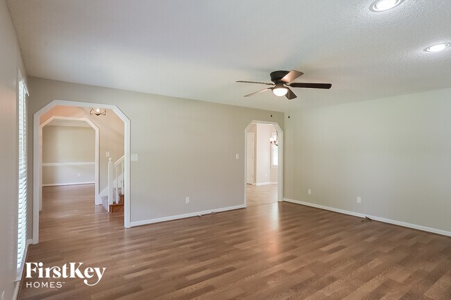 Photo - 174 Somerset Ln
