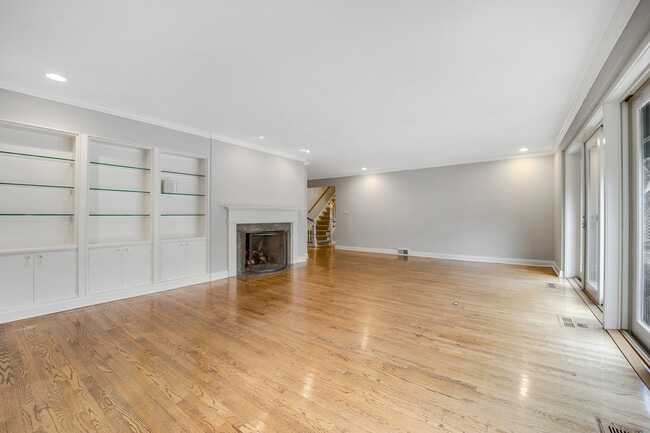 Photo - 120 E 8th St
