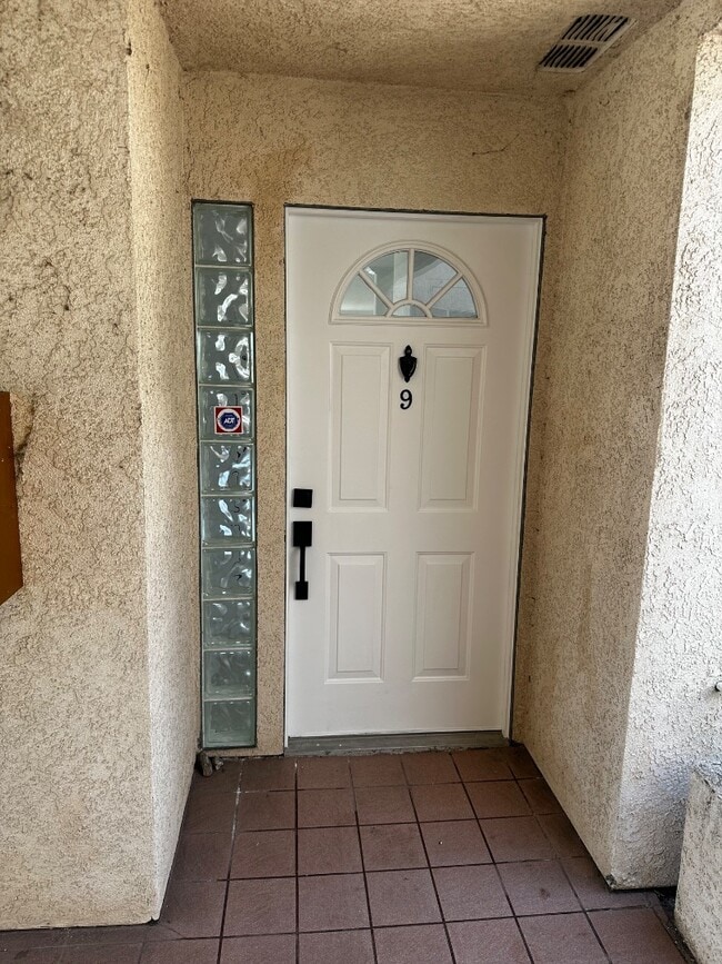 Building Photo - 4003 Sunset Dr Rental
