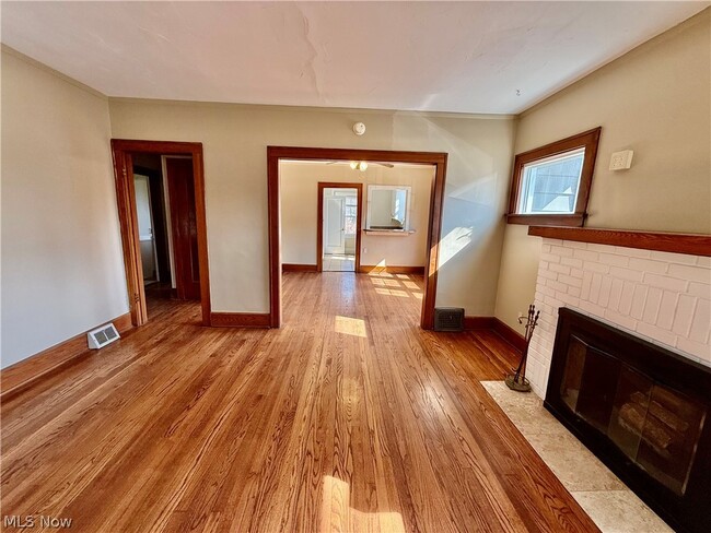 Photo - 364 N Chillicothe Rd