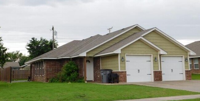 Building Photo - 2422 SW A Ave Unit B