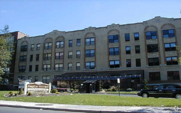 Regina Towers - Regina Towers Apartments