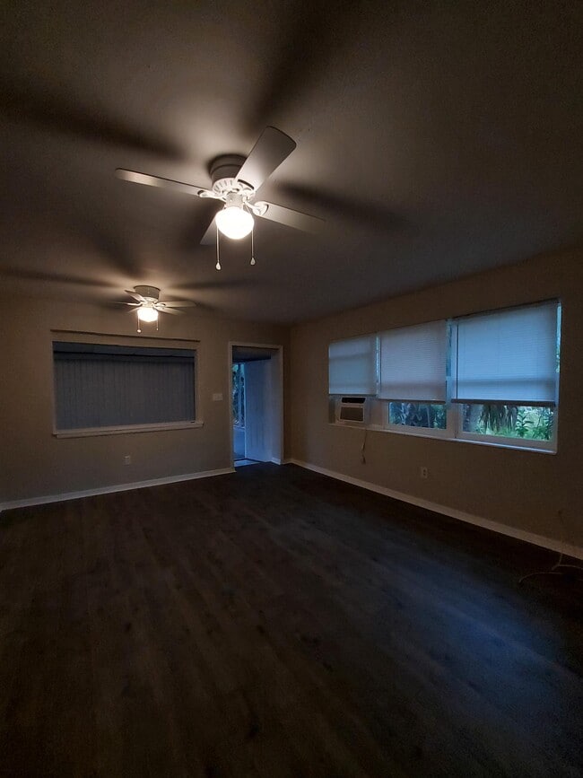 Photo - 2247 Stella St