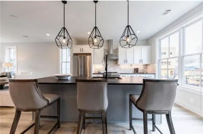 Photo - 585 King Arnold St