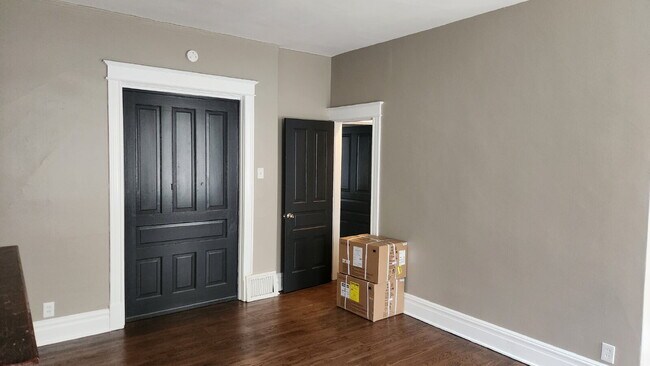 3437 Alberta St Unit 2F