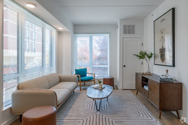 1BR, 1BA - 790SF - Living Room