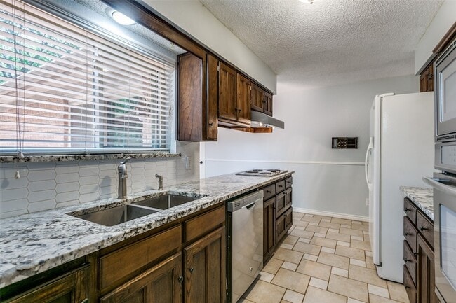 Photo - 8 Winding Creek Ct