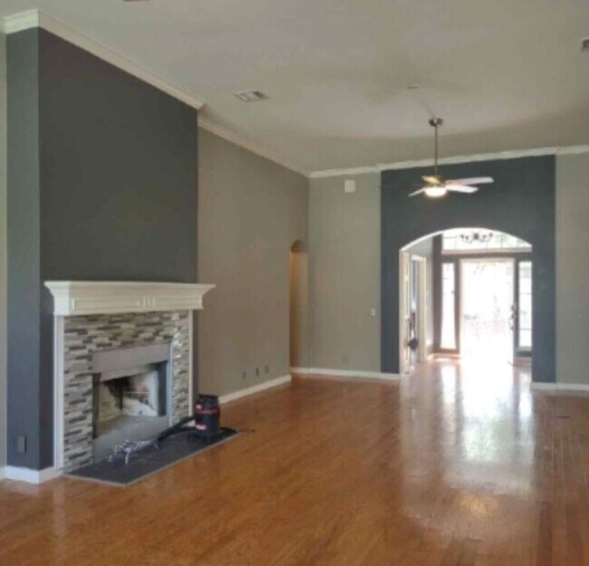 Photo - 11914 Loomis Dr