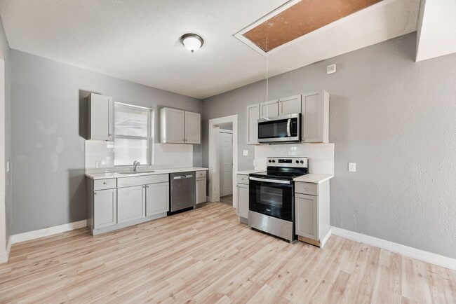 Photo - 815 N Travis St