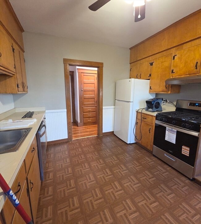 Building Photo - 6-8 Hoyle St Unit 1