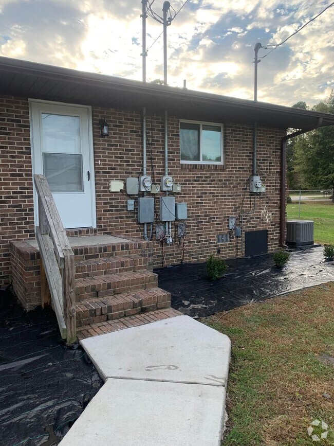 Building Photo - 618 Hiawatha Rd Unit C Rental