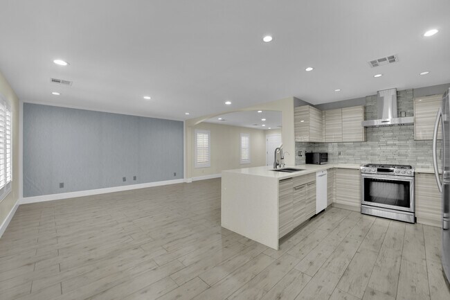 Photo - 9645 Grapeland Ave