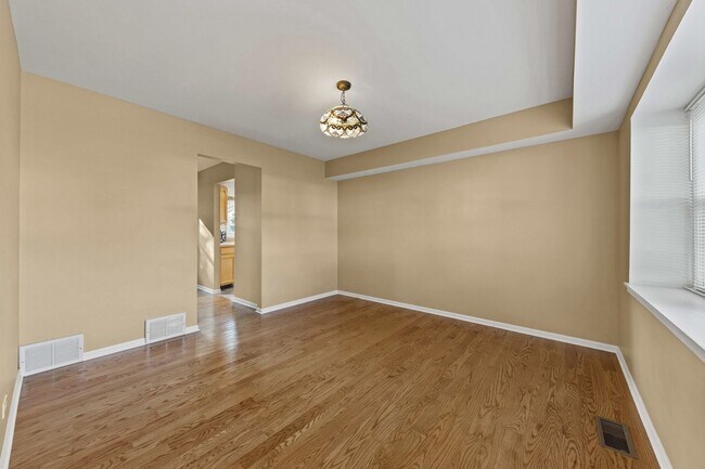 Photo - Buffalo Grove 4 Bedroom located in the Stephenson School District!