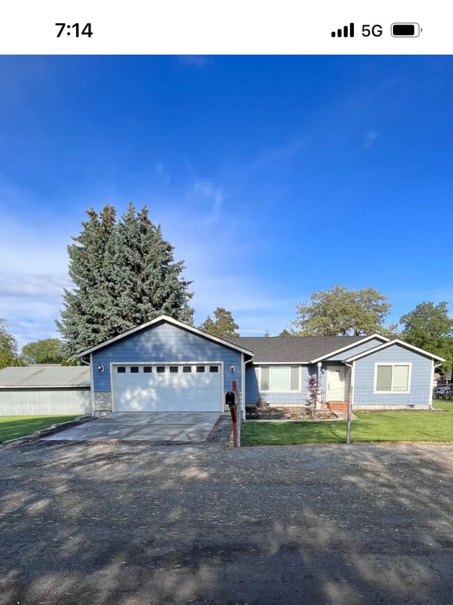 Building Photo - 2603 S 86th Ave