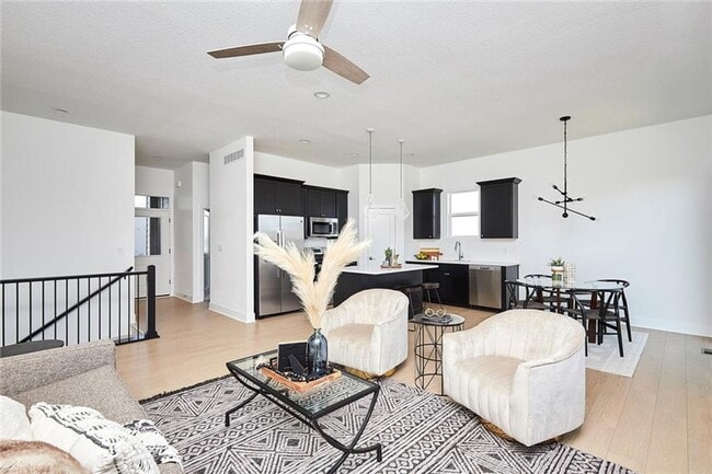 Photo - 454 S 91st St