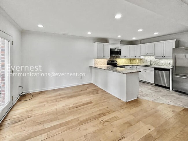 Photo - 438 The North Chace