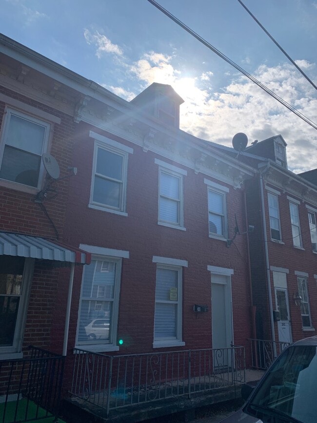 Photo - 241 S Penn St