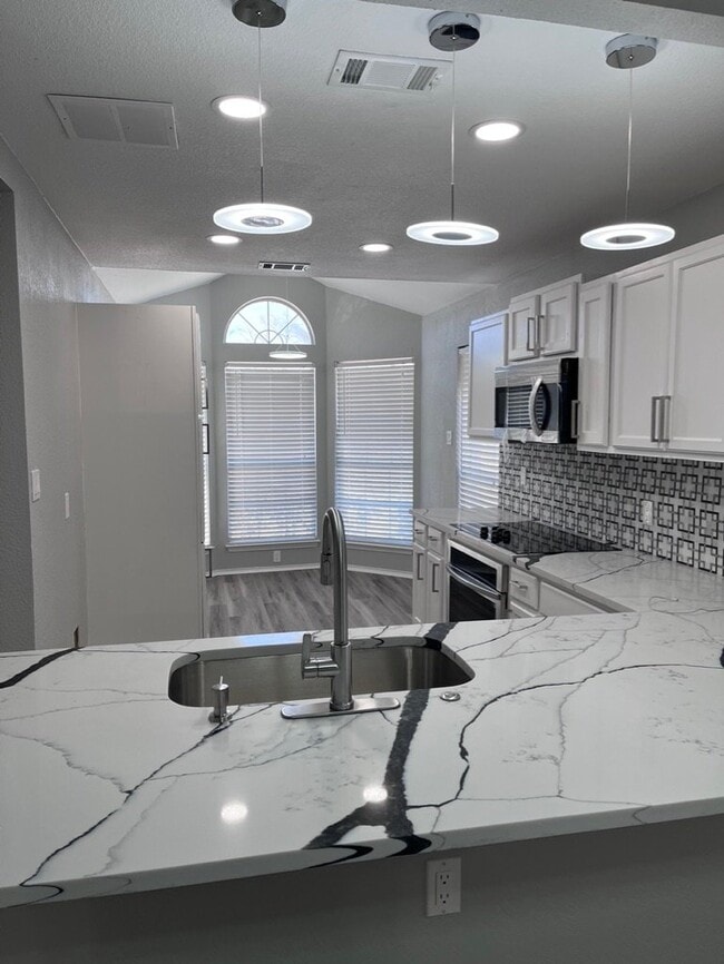 Building Photo - 6820 Douglas Creek