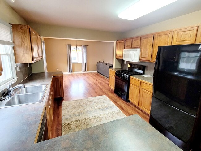 Photo - 6187 Blythefield Ave NE
