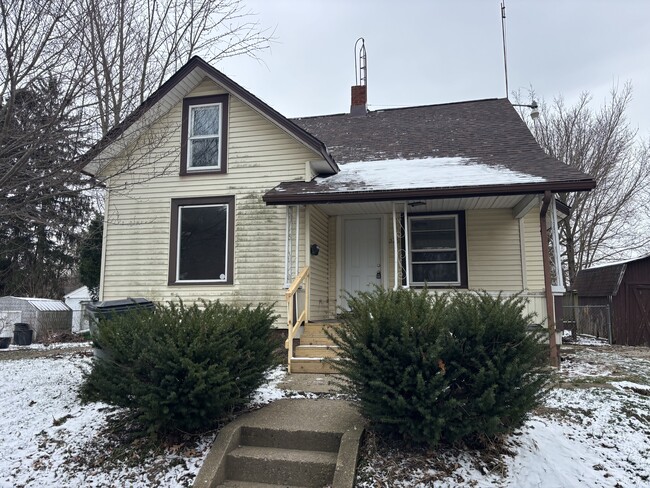 Building Photo - 525 Pike Ave SW