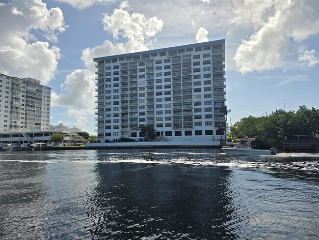 Building Photo - 1401 N Riverside Dr Unit 1104