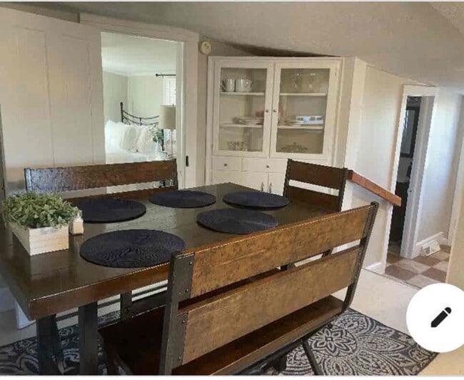 Photo - 115 Emmett St