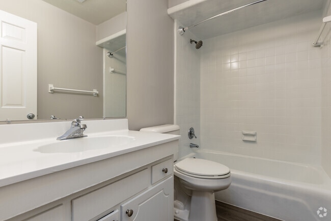 2BR, 2BA - 1,235SF - Bathroom