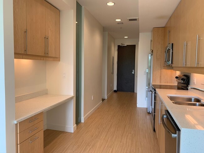 Riverhouse Studio with Desk #518