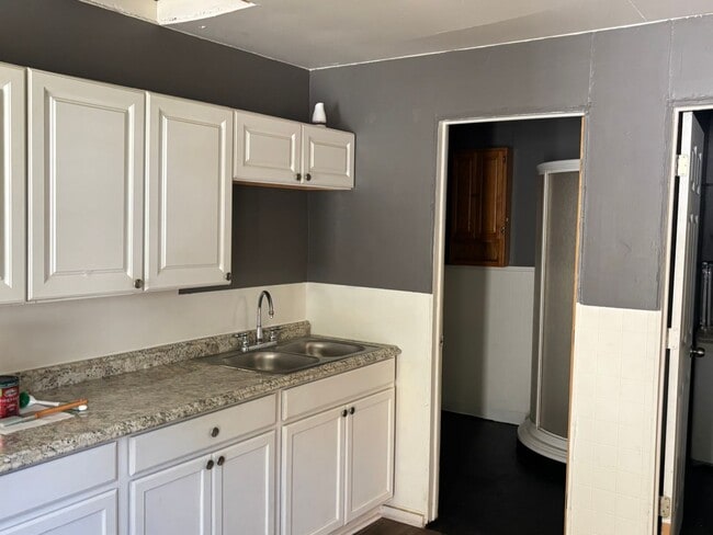 Building Photo - 208-210 McClure Unit 208 McClure Apt. #2