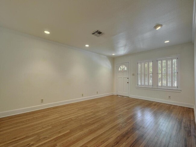 Photo - 2204 Tower Dr