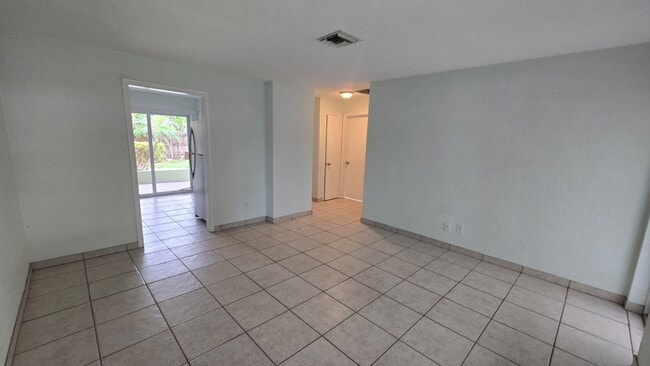 Photo - 1401-1405 NE 21st St Unit 1405 NE 21St Street
