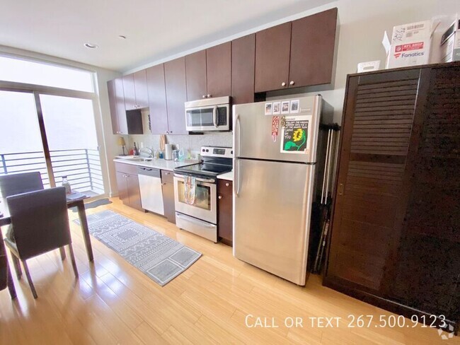 Building Photo - Perfect Location, Perfect Apartment. Garag... Unit 3B