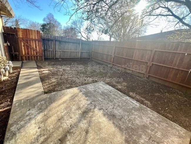 Photo - 2044 Red Robin Ln