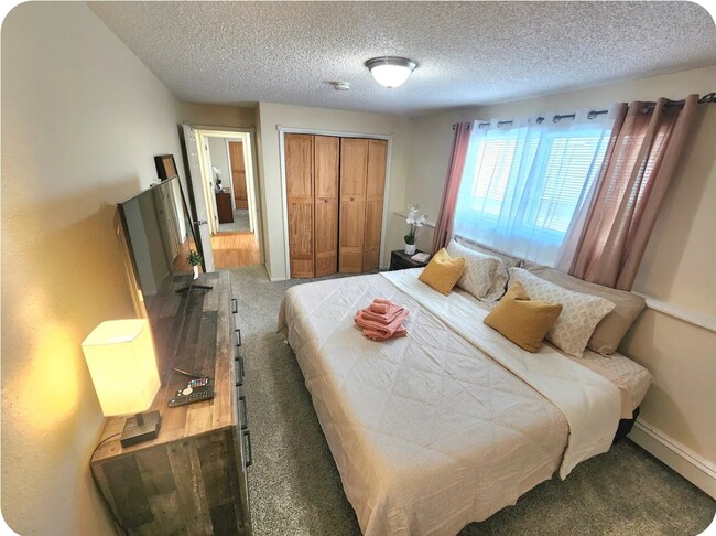 Building Photo - 1301 W 42nd Ave Unit Apt 2
